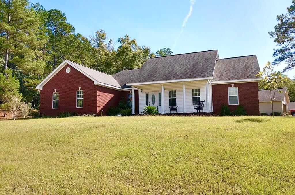 Property Photo: 101 Bracewell Way AL 36079