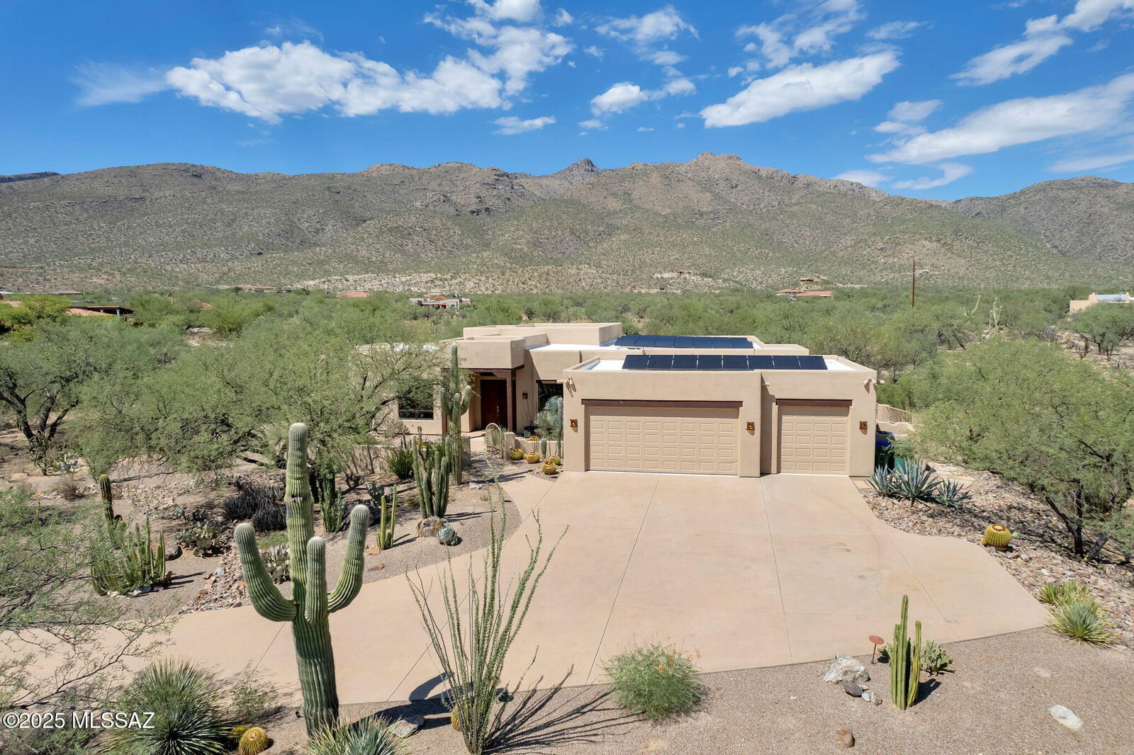 Property Photo: 10861 E Adobe Creek Place AZ 85749