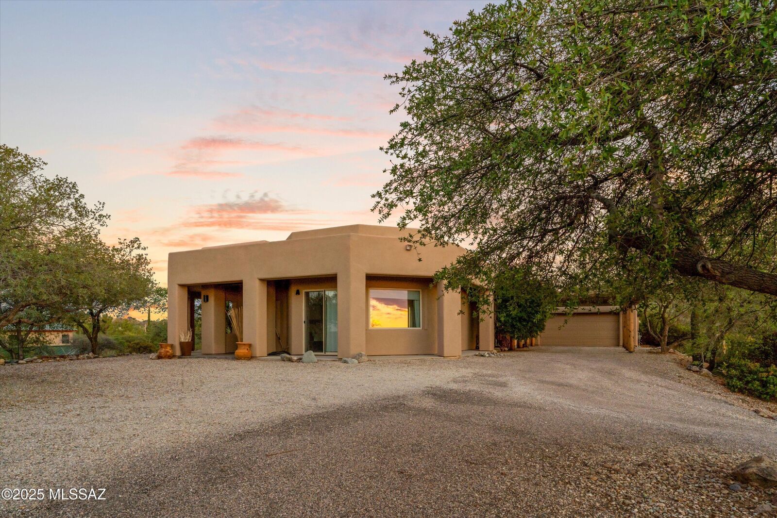 Property Photo: 600 N Oak Hills Place AZ 85623