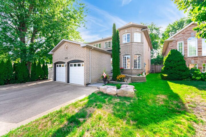 Property Photo:  1602 Oakburn Street  ON L1V 6M9 