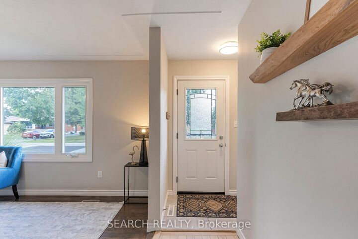Property Photo:  82 Southmoor Drive  ON N2M 4M7 