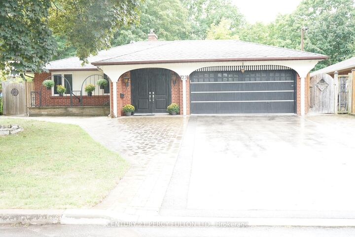 23 Pitcairn Crescent  Toronto ON M4A 1P5 photo