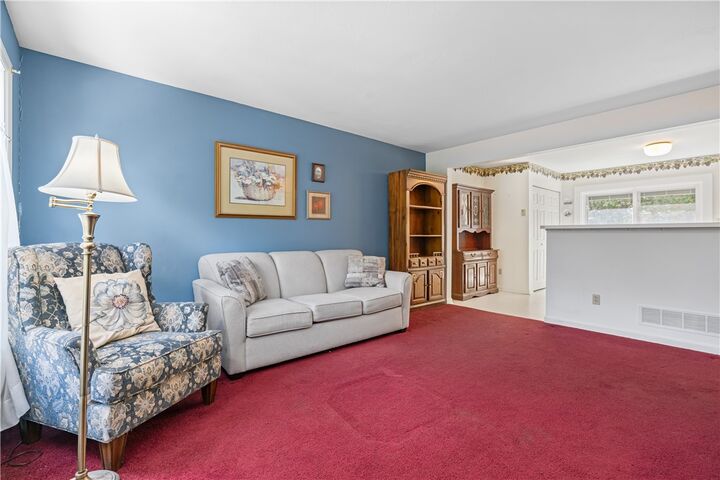 Property Photo:  330 Carriage Way  PA 15317 