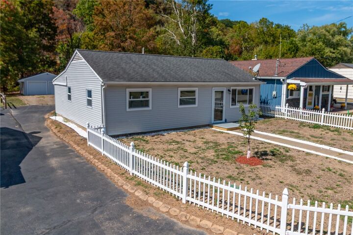 Property Photo: 2873 N Meadow St PA 15065