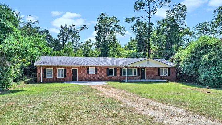 Property Photo:  100 Honeysuckle Drive  GA 31705 