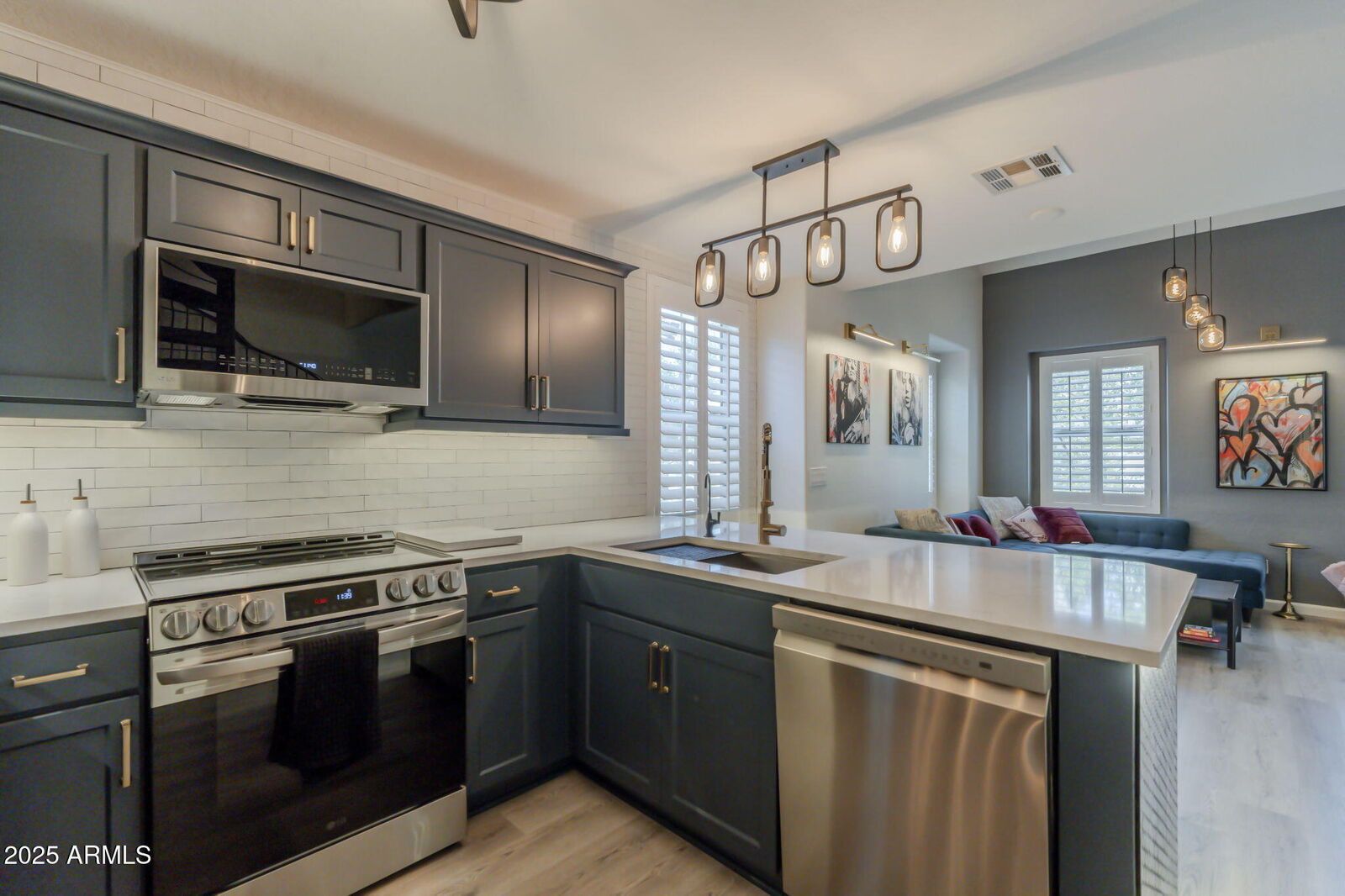 Property Photo: 106 W Commerce Court AZ 85233