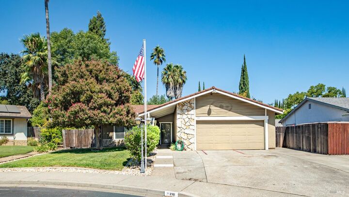 210 Pembroke Court  Vacaville CA 95687 photo