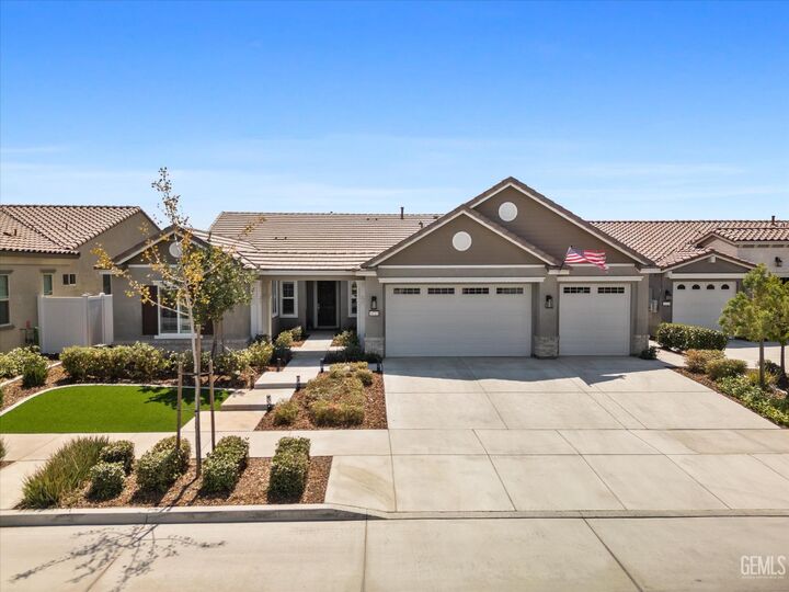 Property Photo: 14711 Pemberley Passage Avenue CA 93311