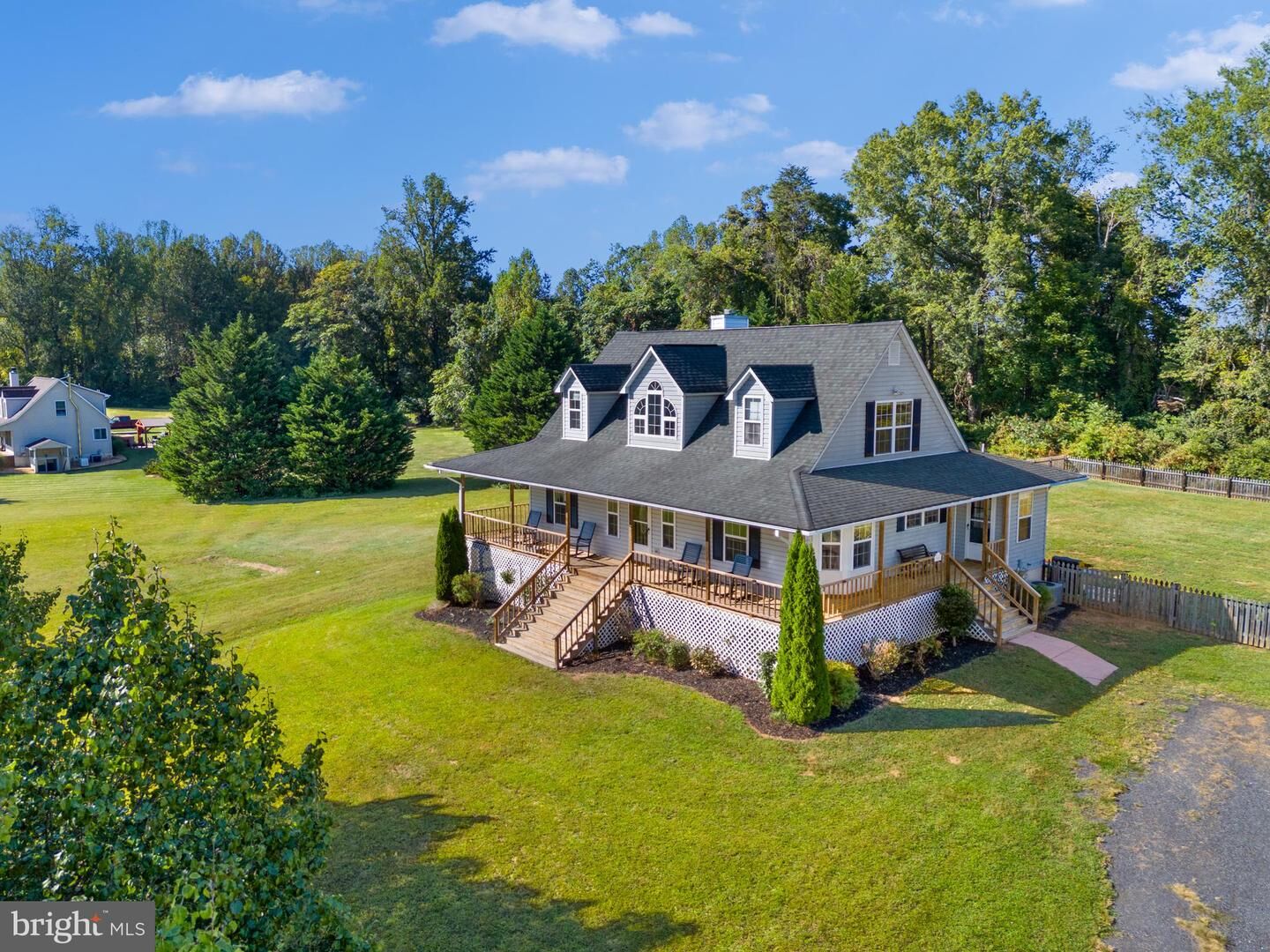 Property Photo: 7292 Starling Drive VA 20186