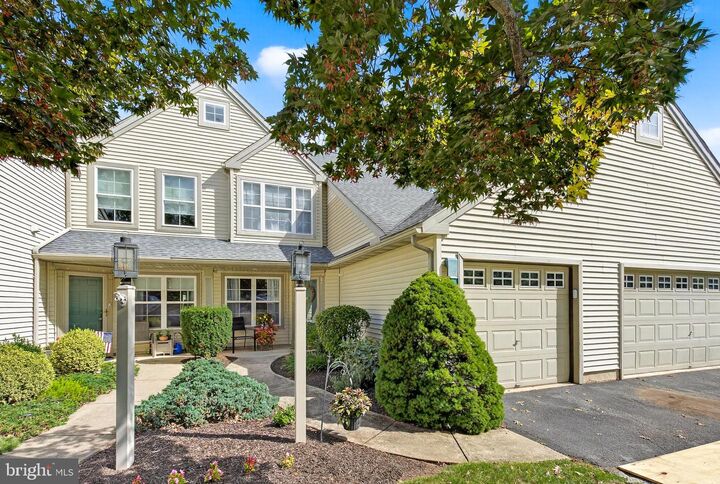 101 Hawk Valley Lane  Denver PA 17517 photo