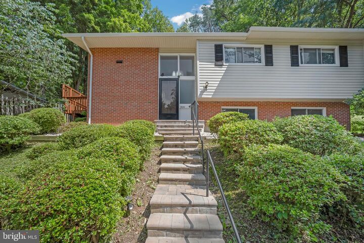 7826 Glenister Drive  Springfield VA 22152 photo