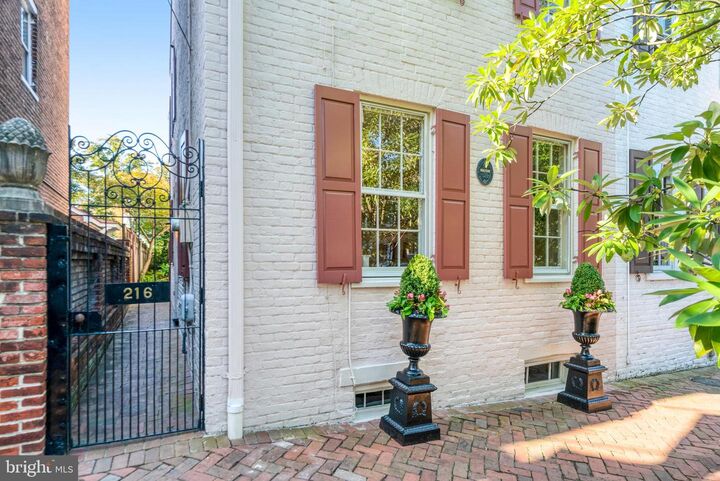 Property Photo: 216 Wolfe Street VA 22314