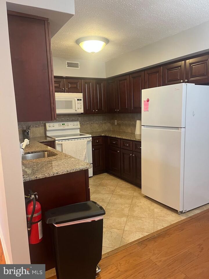 Property Photo: 505 Gregorys Way NJ 08043