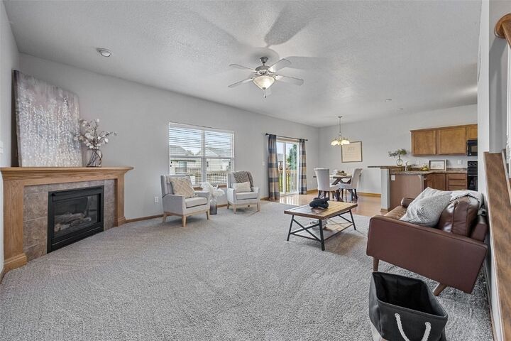 Property Photo: 1490 Vandello Cir IA 52317
