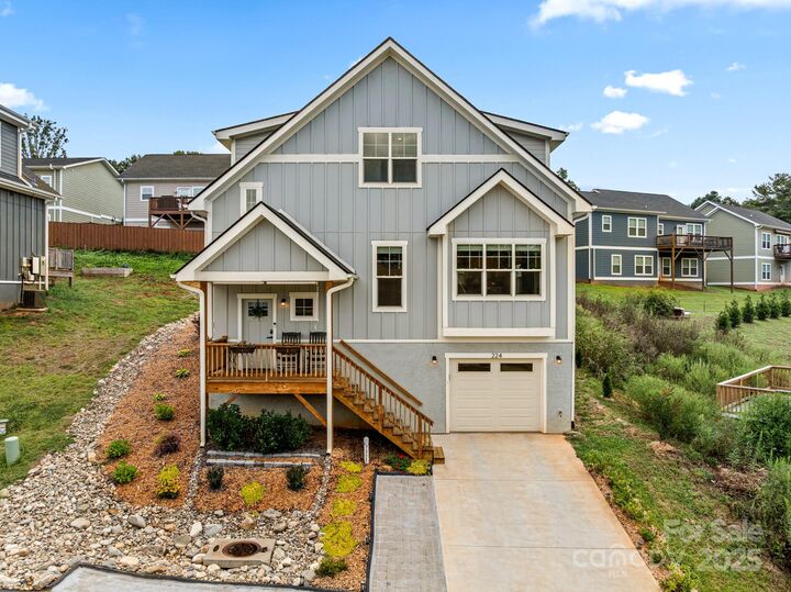 Property Photo: 224 Oak Meadow Lane NC 28804