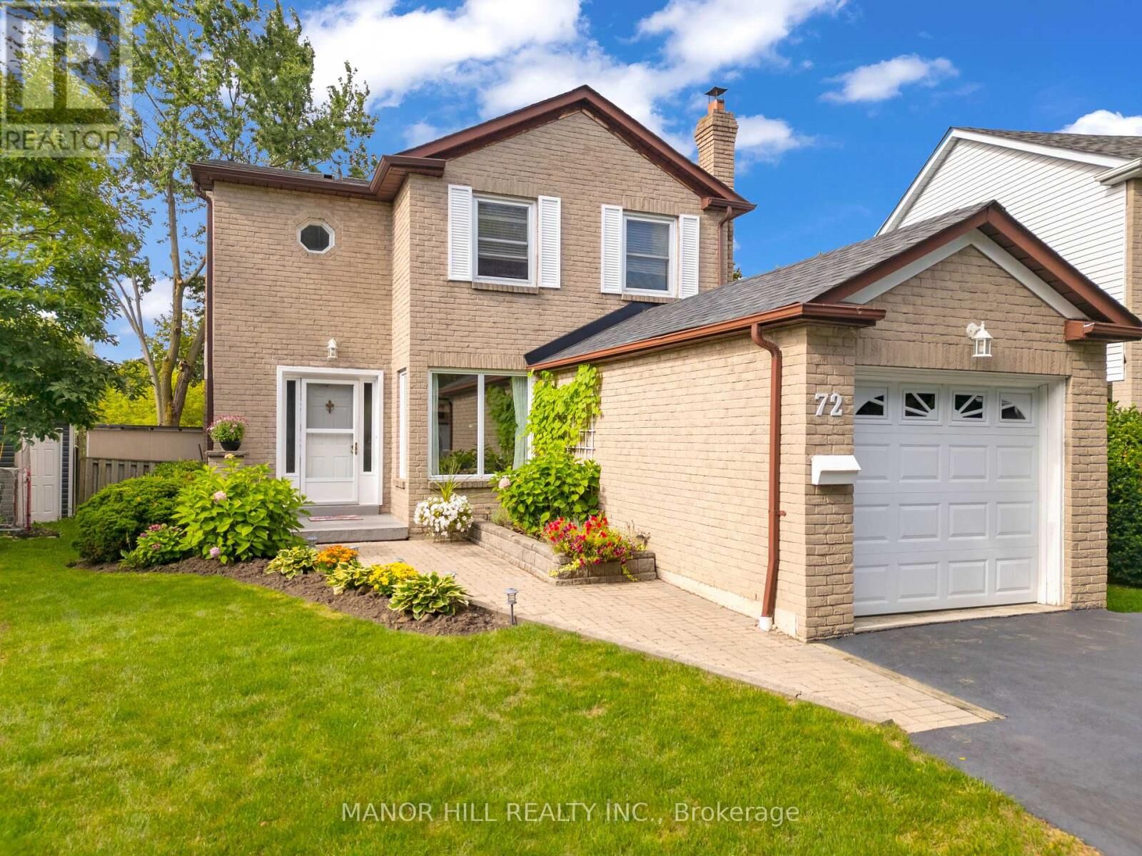 Property Photo: 72 Lacewood Crescent ON L6S 3K4