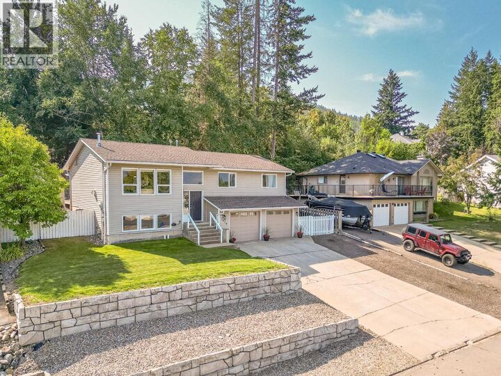 Photo de la propriété:  1610 16 Avenue Southeast  BC V1E 2M7 