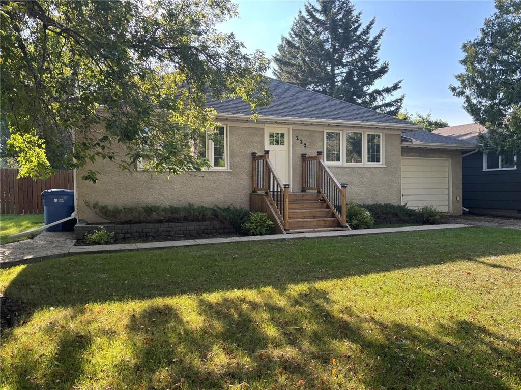 Property Photo:  222 Broadway Avenue  MB R0K 1G0 