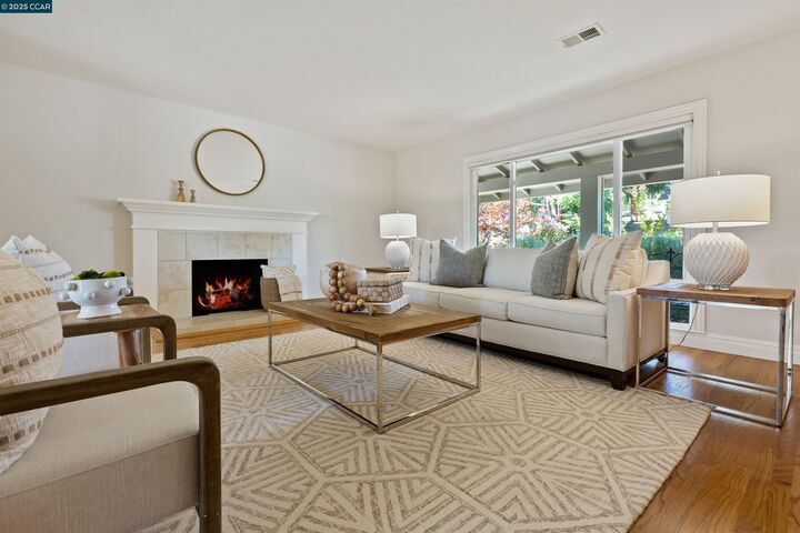 Property Photo: 1010 Crystal Ct CA 94598