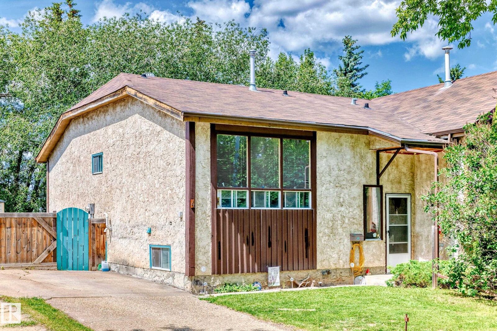 Property Photo: 4 Franklin Place AB T8N 3P5