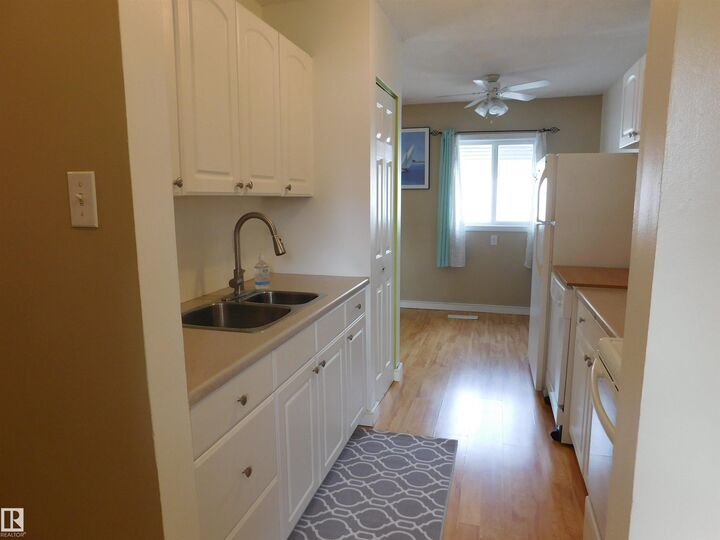 Property Photo: 15E Meadowlark Village NW AB T5R 5X3