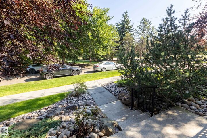 Property Photo: 9811 96A Street NW 102 AB T6A 4A4
