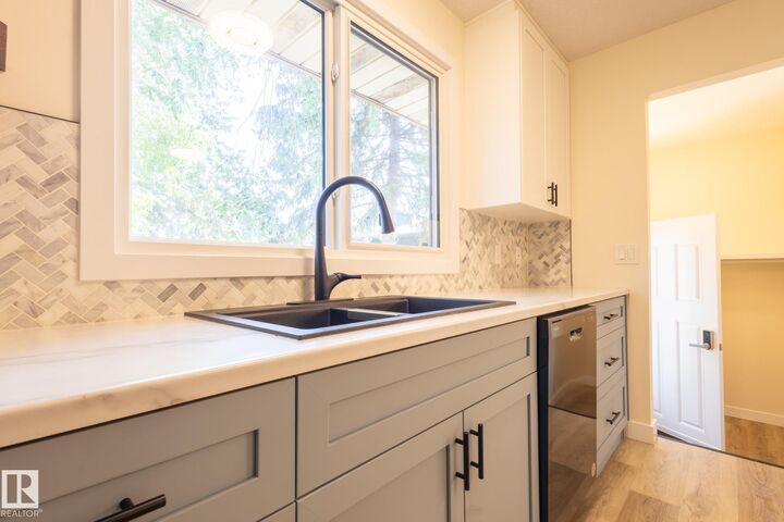 Property Photo: 3109 110A Street NW AB T6J 3E9