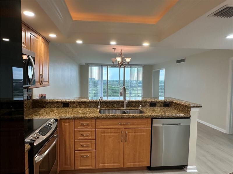 Property Photo: 3510 Oaks Way 801 FL 33069