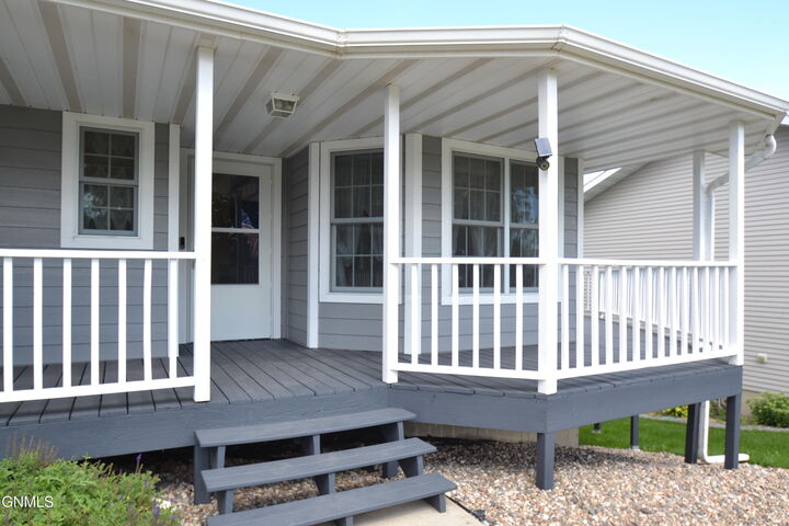 Property Photo: 802 Division Street NE ND 58554