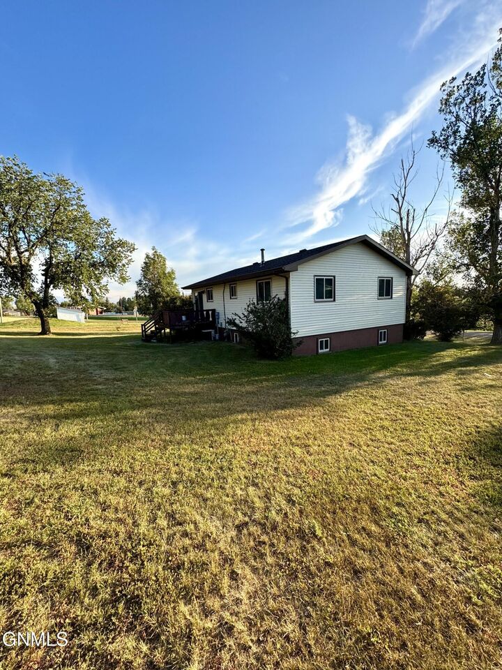 Property Photo: 502 5th Street NW ND 58655