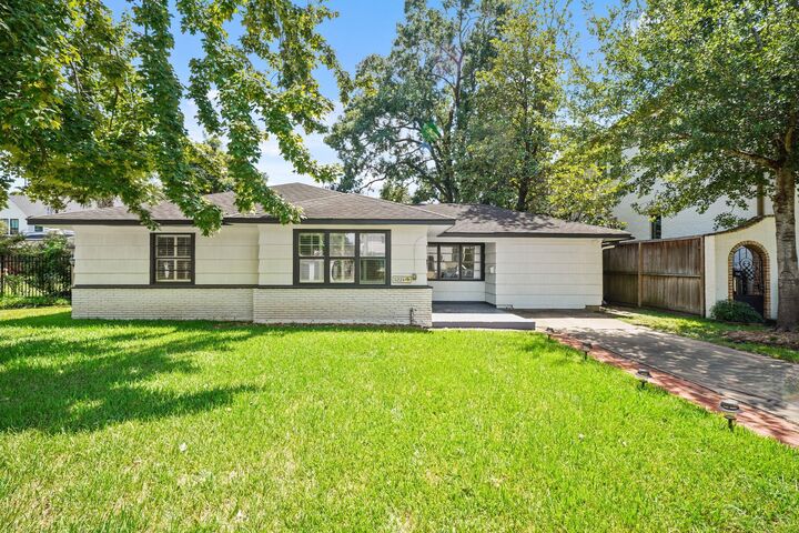 5221 Maple Street  Bellaire TX 77401 photo
