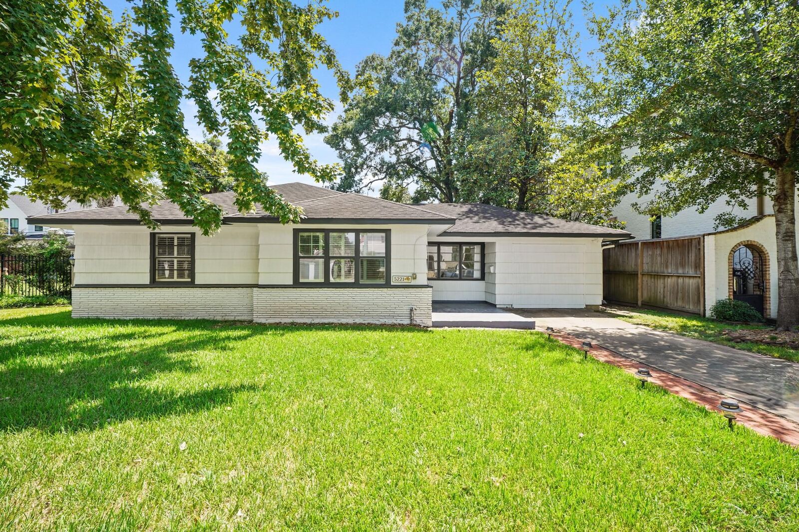 Property Photo: 5221 Maple Street TX 77401