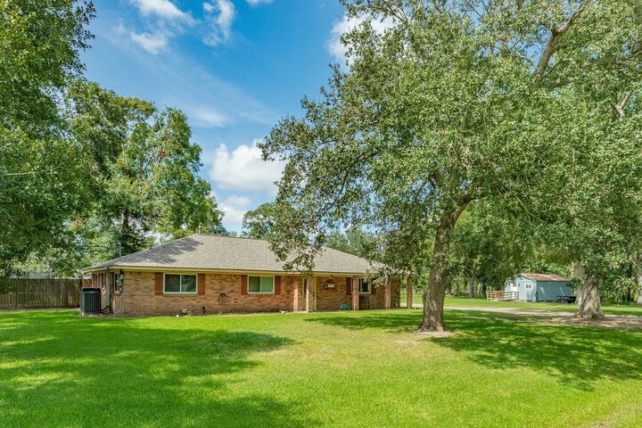 Property Photo:  2218 Avenue L  TX 77534 