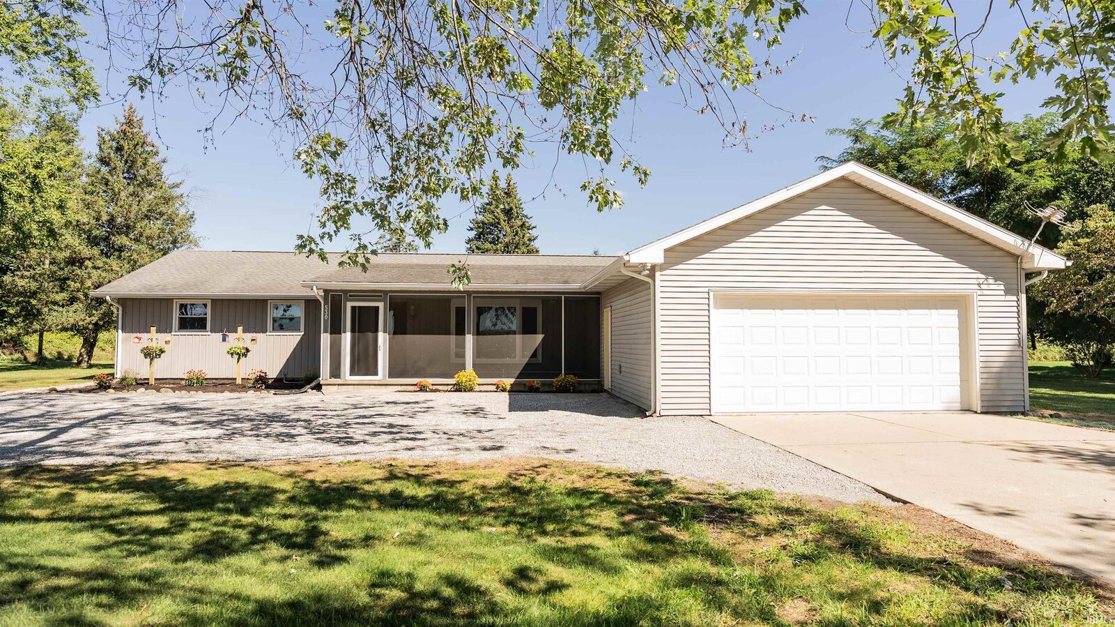 Property Photo: 530 E 20 N Road IN 46703