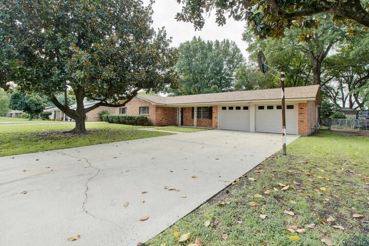 Property Photo:  102 Larkspur St  TX 75693 