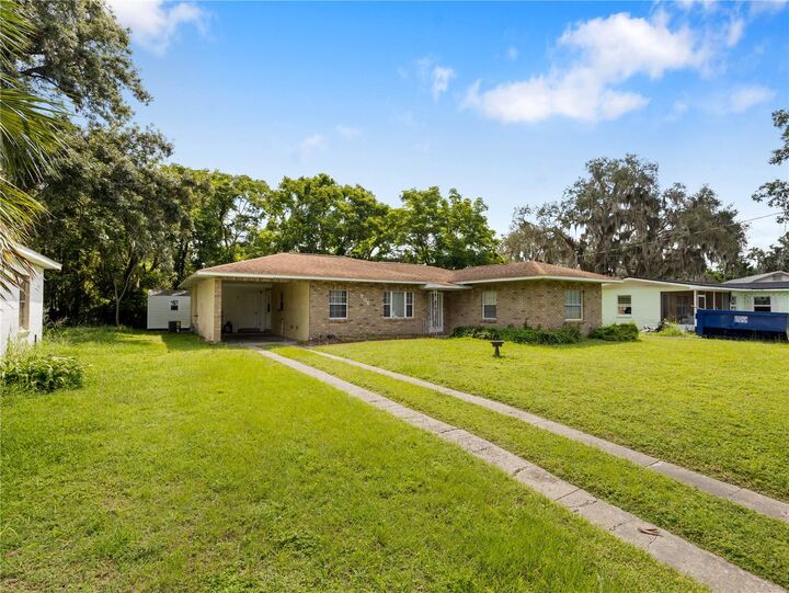 Property Photo: 906 Oak Drive FL 34748