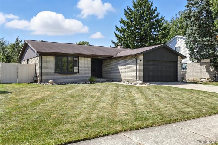 27216 Roney Avenue  Brownstown MI 48183 4849 photo