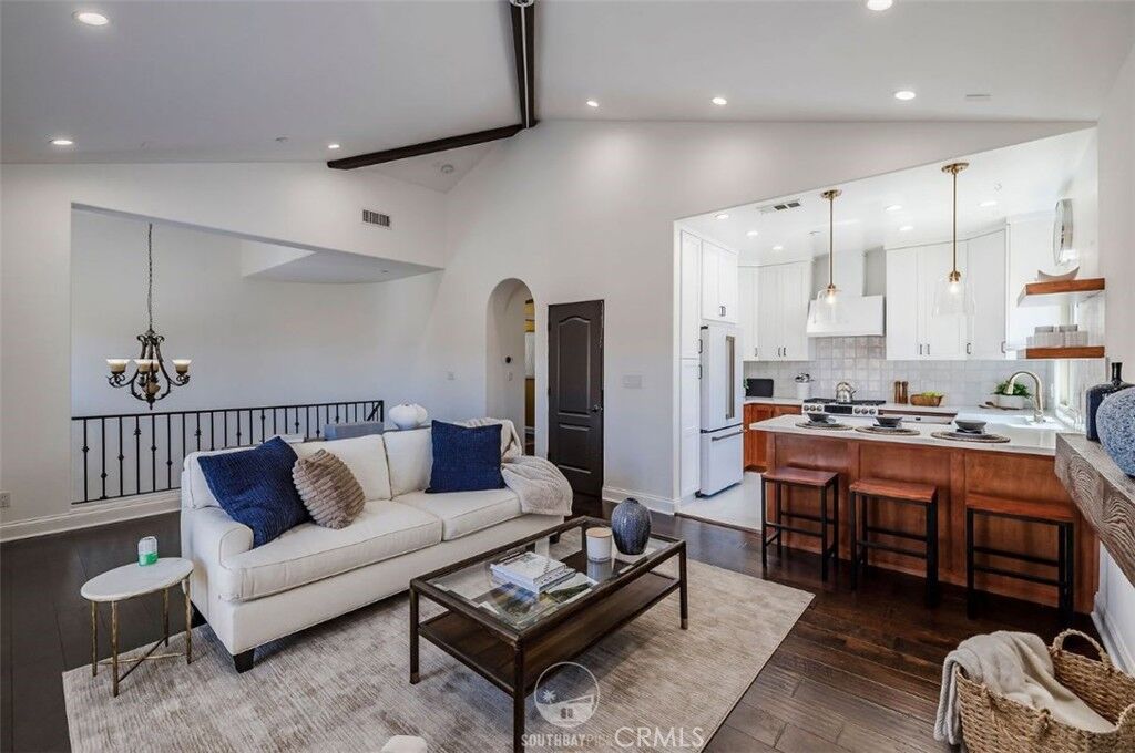 Property Photo:  202 N Irena Avenue B  CA 90277 