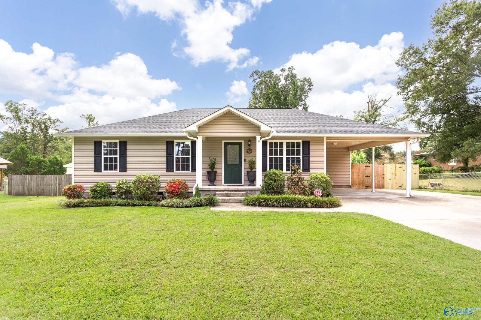 Property Photo: 3015 Anchor Drive AL 35907