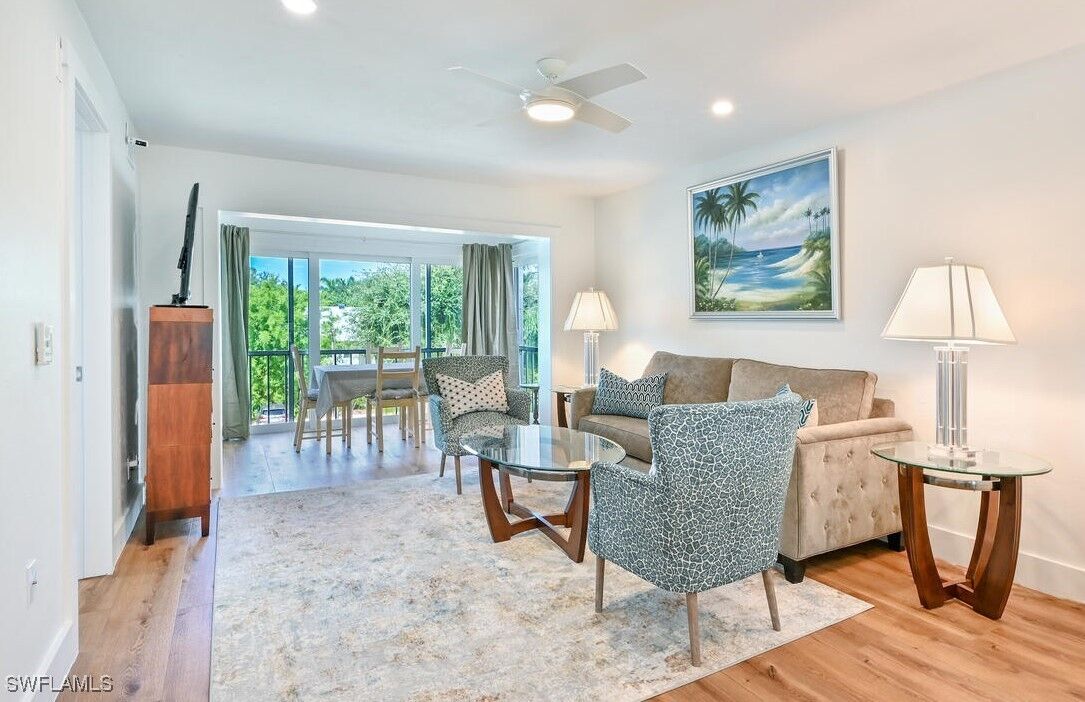 Property Photo: 250 7th Avenue S 301 FL 34102
