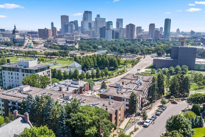 Property Photo: 48 Groveland Terrace B301 MN 55403
