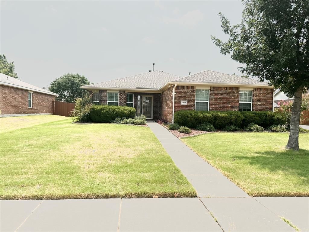 Property Photo: 2304 Belmont Park Drive TX 76210