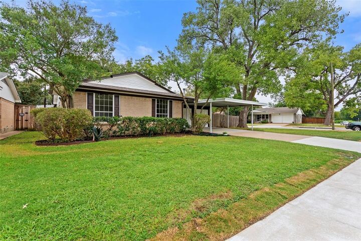 Property Photo: 1837 South Parkway TX 75149