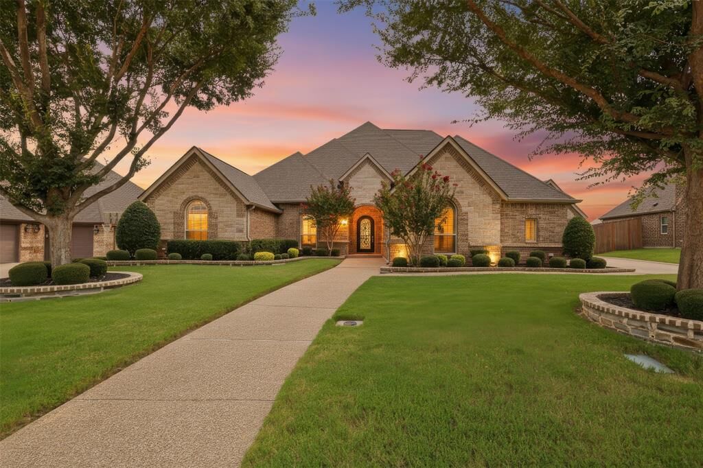 Property Photo:  828 Sabine Trail  TX 76063 