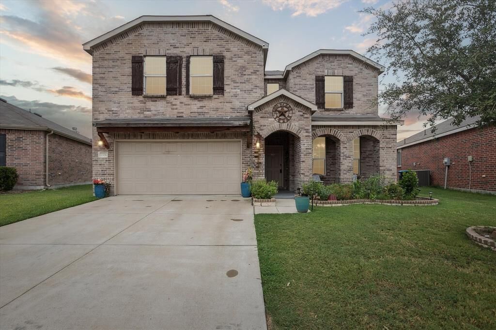 Property Photo: 2304 Bermont Red Lane TX 76131
