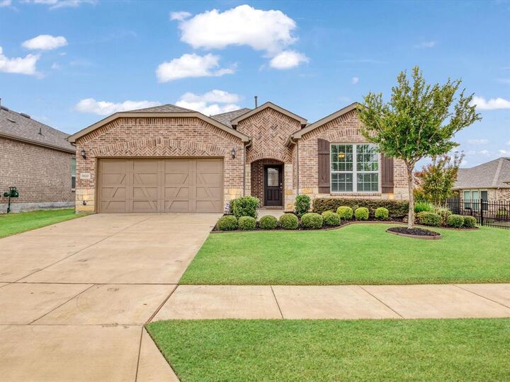 Property Photo: 7620 Bravery Drive TX 76227