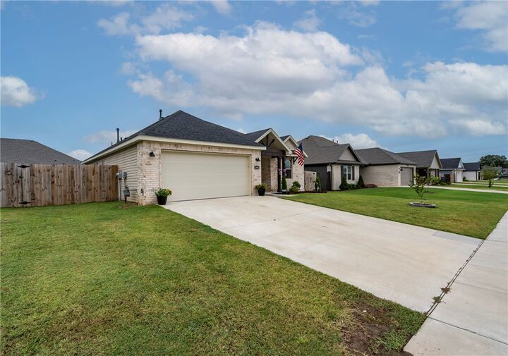 Property Photo: 2004 E Hudson Drive AR 72761