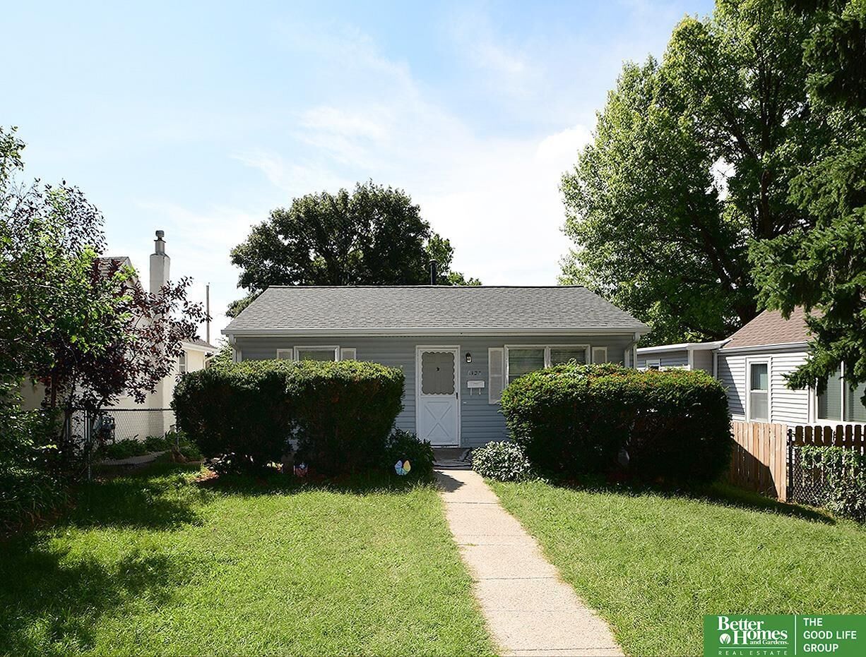 Property Photo: 6123 Seward Street NE 68104