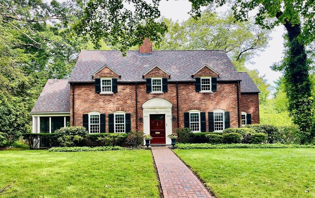 Property Photo: 46 Lincoln Rd MA 02481