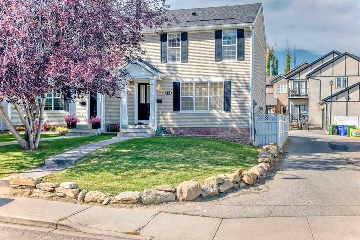 42 Ypres Green SW  Calgary AB T2T 6M1 photo